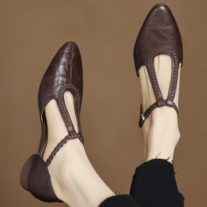 Ivana | Scarpe classiche in pelle con cinturino a T e dettaglio intrecciato
