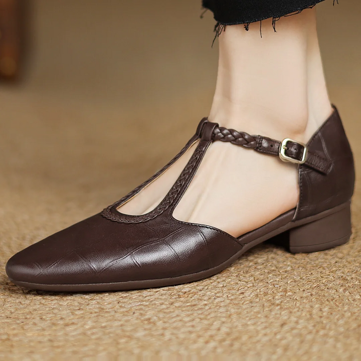 Ivana | Scarpe classiche in pelle con cinturino a T e dettaglio intrecciato