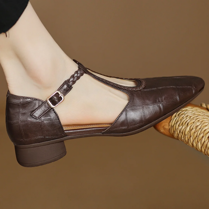 Ivana | Scarpe classiche in pelle con cinturino a T e dettaglio intrecciato