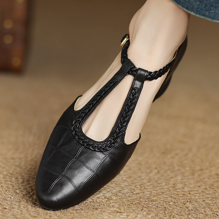 Ivana | Scarpe classiche in pelle con cinturino a T e dettaglio intrecciato