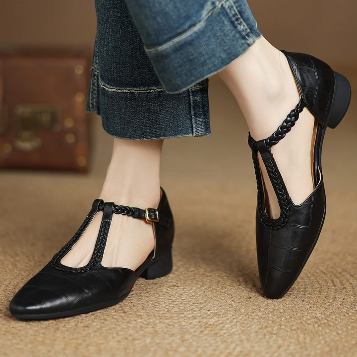 Ivana | Scarpe classiche in pelle con cinturino a T e dettaglio intrecciato
