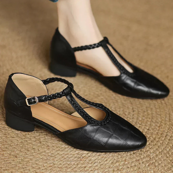 Ivana | Scarpe classiche in pelle con cinturino a T e dettaglio intrecciato