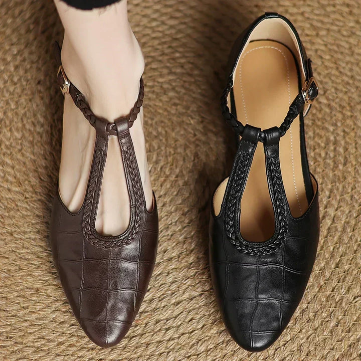 Ivana | Scarpe classiche in pelle con cinturino a T e dettaglio intrecciato