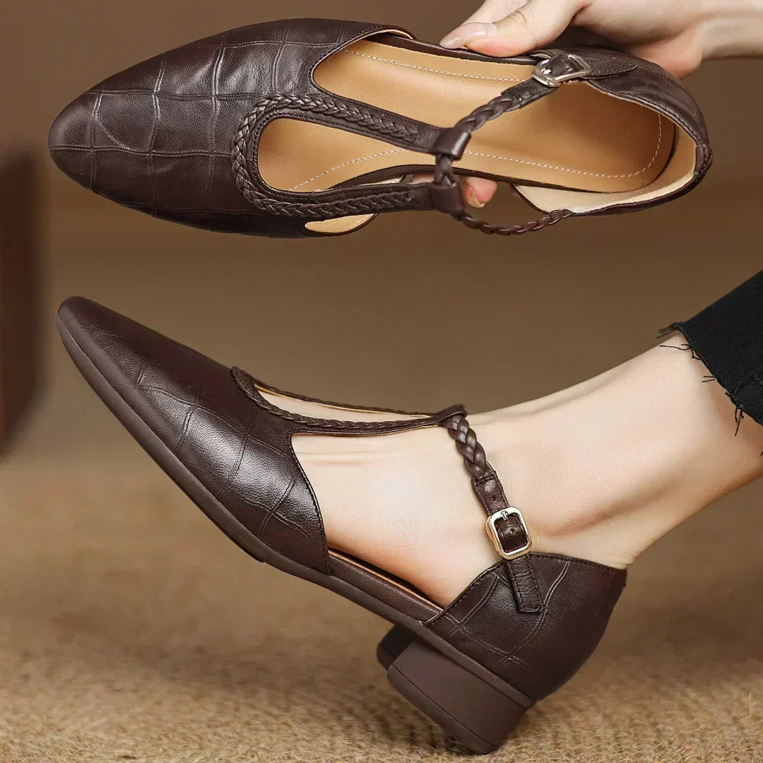 Ivana | Scarpe classiche in pelle con cinturino a T e dettaglio intrecciato