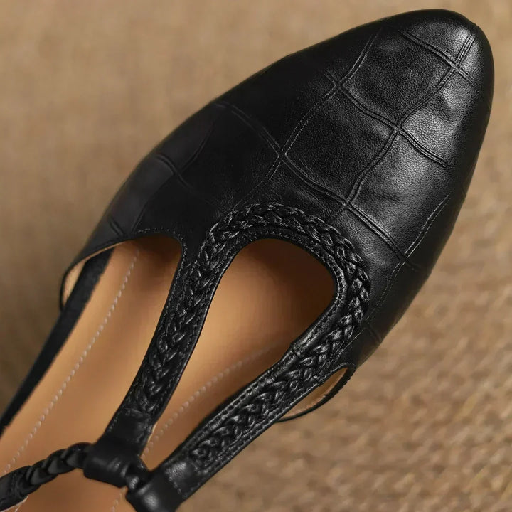 Ivana | Scarpe classiche in pelle con cinturino a T e dettaglio intrecciato