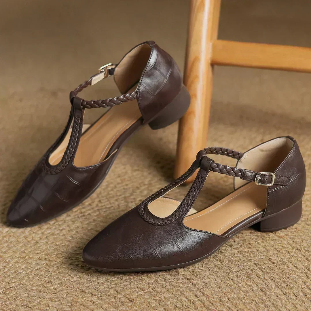 Ivana | Scarpe classiche in pelle con cinturino a T e dettaglio intrecciato